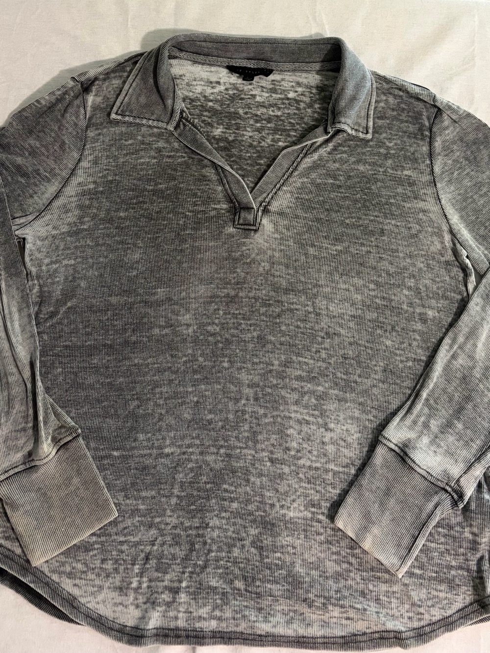 Women’s Jane and Delancey Washed Gray Long-Sleeve Polo Top. Large